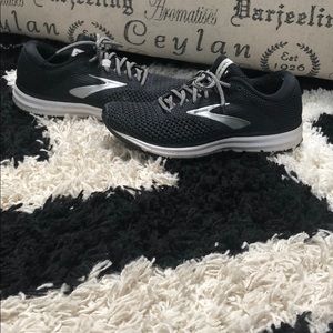 Brooks revel tennis shoes size 7.5!